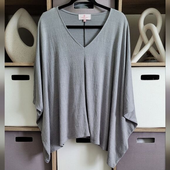 Laurie Felt Gray V-Neck Top Size M/L - Picture 3 of 11